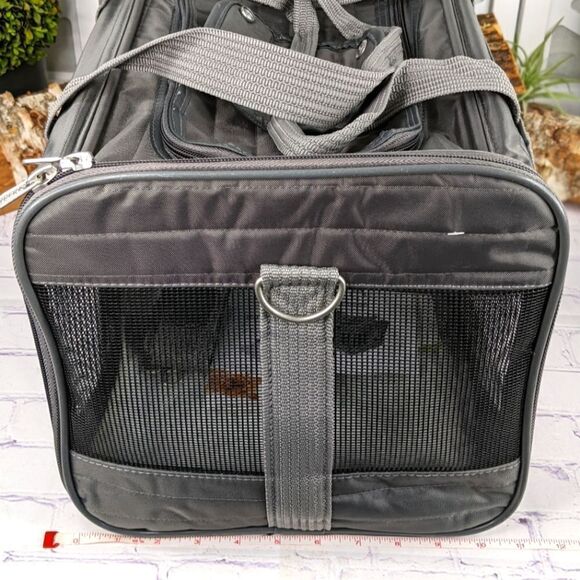 NWT - Sherpa Original Deluxe Pet Carrier - Medium - Picture 10 of 16